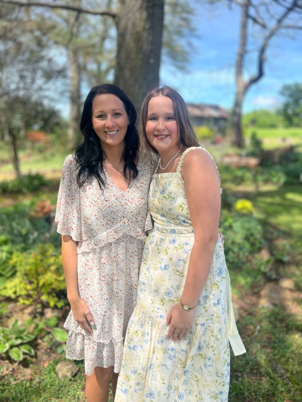 Meet your Poshers, Lyndsey & Libby
